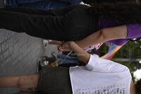 Cientos toman las calles para celebrar el Día del Orgullo LGBTI
