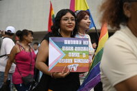 Cientos toman las calles para celebrar el Día del Orgullo LGBTI