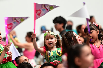 Niños viven un concierto inolvidable con Lara Campos, Los Meñiques de la Casa y Saritah Bebé