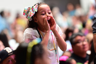 Niños viven un concierto inolvidable con Lara Campos, Los Meñiques de la Casa y Saritah Bebé