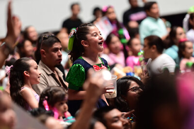 Niños viven un concierto inolvidable con Lara Campos, Los Meñiques de la Casa y Saritah Bebé