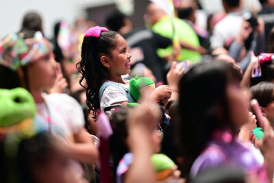 Niños viven un concierto inolvidable con Lara Campos, Los Meñiques de la Casa y Saritah Bebé
