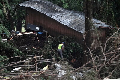 Inundaciones en Texas dejan más de 100 muertos y más de 160 desaparecidos