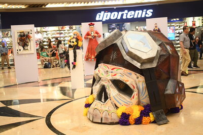'El poliverso de Alex Daniel', piezas de un artista lerdense hechas en cartonería