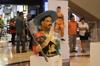 'El poliverso de Alex Daniel', piezas de un artista lerdense hechas en cartonería