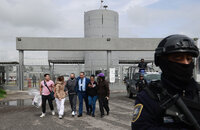 Israel Vallarta sale del penal del Altiplano tras casi 20 años preso sin sentencia