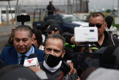 Israel Vallarta sale del penal del Altiplano tras casi 20 años preso sin sentencia