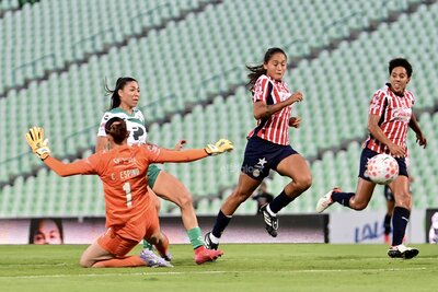 Extra, Extra... Ganan las Guerreras a Chivas en el Estadio Corona