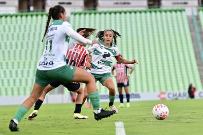 Extra, Extra... Ganan las Guerreras a Chivas en el Estadio Corona