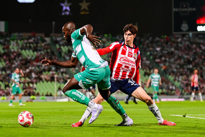 Santos Laguna derrota por la mínima a Chivas en el Corona