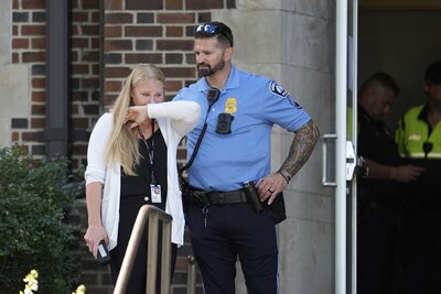 Tiroteo en escuela católica de Minneapolis deja muertos y heridos