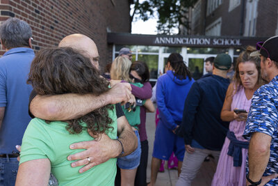 Tiroteo en escuela católica de Minneapolis deja muertos y heridos