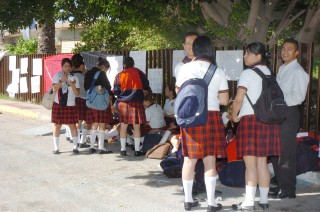 Toman alumnos instalaciones de la Normal de Torreón