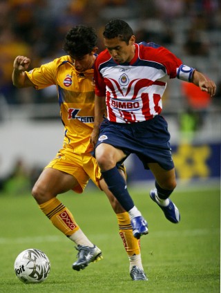 Chivas buscará hoy un buen resultado en El Volcán, al enfrentarse a Tigres en el juego de ida de los cuartos de final del Clausura 2007. (Jam Media)