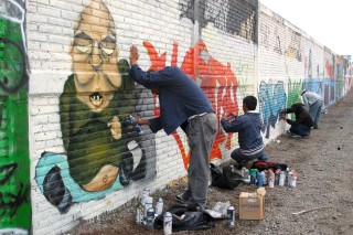 El graffiti, una especie de “tatuaje” social o “piel ambulante” del reclamo, es en varias zonas de Lima en Perú, una muestra de arte y rebeldía de jóvenes que de modo subliminal reclaman espacios en la sociedad. (Archivo)