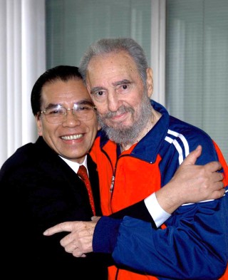 El líder cubano Fidel Castro (derecha), se reunió durante dos horas con el secretario general del Comité Central del Partido Comunista de Vietnam,
Nomg Duc Manh, en La Habana, Cuba. (Notimex)