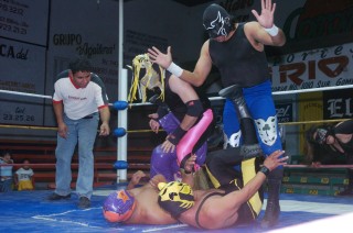 Lucha libre de nivel habrá el jueves próximo en la Arena Olímpico Laguna de Gómez Palacio, con estrellas locales y del CMLL. (Fotografía de Jesús Galindo)