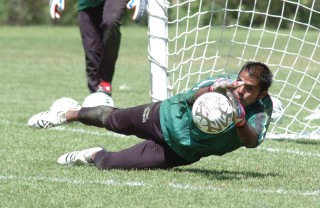 El portero del Santos Laguna, Francisco “Panchote” González, no se siente presionado por la llegada del refuerzo de Guerreros, Miguel Becerra. (Fotografía de Jesús Galindo López)