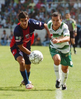 Tentativamente Santos Laguna abrirá el Apertura 2007 en el Estadio Corona, recibiendo en la primera jornada a los Potros de Hierro del Atlante. (Archivo)