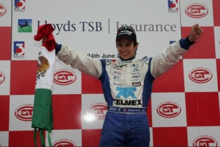Pérez subió al podio y también en la clasificaciones del campeonato de la Fórmula Tres Británica. (AP)