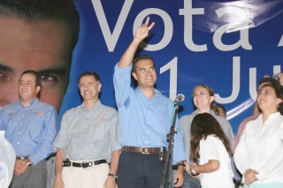 Los candidatos candidatos a la alcaldía de Gómez Palacio, Augusto Ávalos por el PAN y Ricardo Rebollo por el PRI, realizaron ayer sus cierres de campaña.