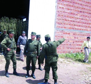 El General de la Novena Zona Militar al parecer prometió aprehender a “El Chapo” Guzmán antes del 20 de noviembre, pero para lograrlo ha abusado de los habitantes de Tamazula.