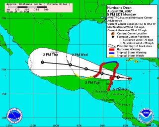 El Servicio Metereológico Nacional presentó una alerta por lluvia en toda la península de Yucatán
y “alerta máxima” desde Cancún hasta Chetumal, Quintana Roo, y de Puerto Progreso, Yucatán, hasta Ciudad del Carmen Campeche. En alerta preventiva mencionó desde Ciudad del Carmen, Campeche, hasta Veracruz, Veracruz.(EFE)