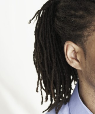 Rastas causan la caída permanente del pelo