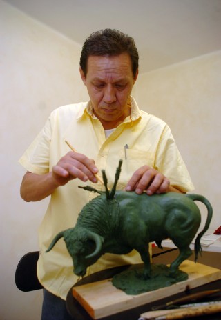 Escultor y pintor lagunero prepara exposición