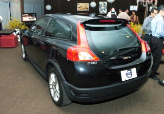 El nuevo Volvo modelo C30 fue presentado en La Laguna. El auto deportivo ofrece potencia y seguridad a los jóvenes que lo manejen.