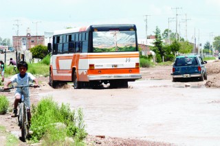 Reporta la Dirección de Desarrollo Urbano y Obras Públicas que cerca de 50 calles de la ciudad de Durango se encuentran con daños severos.
