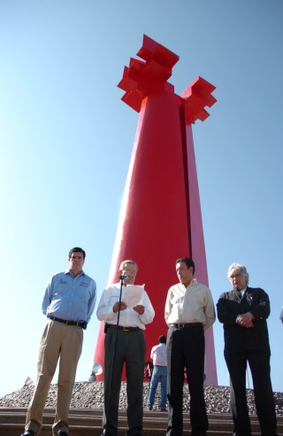 La inauguración estuvo a cargo de José Ángel Pérez, Humberto Moreira y don Ramón Iriarte. (Fotografía de Érick Sotomayor)