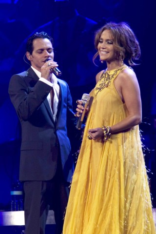 La pareja se casó en junio de 2004 y éste será el primer hijo de la cantante. (Archivo)