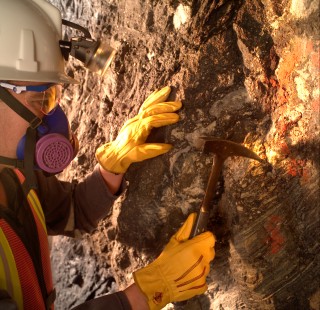 La Mina Proaño data más de 400 años de operaciones y es hoy en día una de las minas productoras de plata más grandes del mundo.