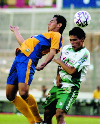 Santos Laguna de Primera División A pondrá transferibles a cuando menos nueve jugadores, ya que reestructurará
su equipo para el Torneo Clausura 2008. (Archivo)