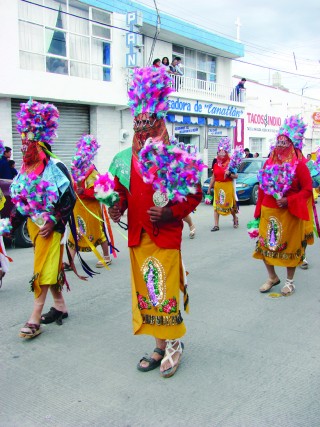 Matachines rinden honor a la Virgen de la Inmaculada Concepción en Canatlán.