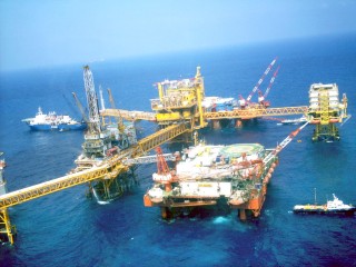 ‘Acorazan’ plataformas petroleras