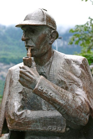 
Obras teatrales, series televisivas y radiofónicas, dibujos animados, cómics y videojuegos han hecho del detective un 'icono reconocible al instante incluso por quienes no han leído nunca sus historias originales. Foto: Wikipedia