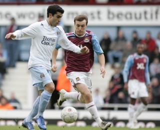 El mexicano Nery Castillo inició en el cuadro titular
de Sven Goran Ericsson pero no pudo hacerse presente
en el marcador. (AP)