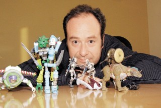Eduardo Giaccardi realiza la traducción de al menos 20 películas por año. (El Universal)
