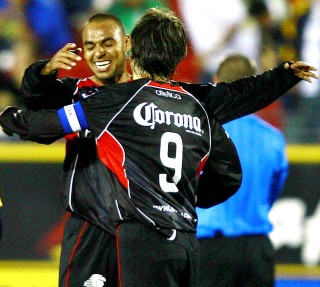  Las combinaciones de resultados del triunfo de Toluca sobre Morelia y de América sobre Atlas dieron un empate para Atlas y Toluca en puntos, en goles anotados y recibidos, así como el partido que disputaron entre si. (jammedia)