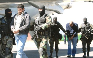 Junto con Beltrán Leyva tambien se dictó auto de formal prisión a otros tres integrantes que formaban parte de su equipo de seguridad. (Archivo)