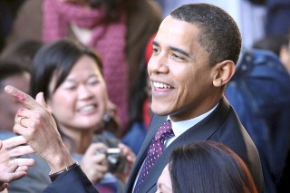 El senador demócrata por Illinois y aspirante a candidato a la Presidencia estadounidense, Barack Obama, realizó ayer un acto de campaña en la Escuela de Comercio de Los Ángeles, California. (EFE)