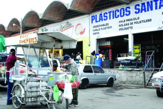El Mercado de Abastos El Refugio tiene muchas necesidades y sufre el decremento en el número de clientes.