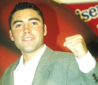 Publicarán autobiografía de Oscar de la Hoya