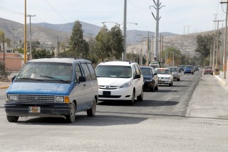 En el bulevar González de la Vega -donde está la vía alterna de Torreón a Gómez, pasando la avenida Cuatrociénegas- se colocarán boyas y se definirán carriles con pintura amarilla para agilizar el tránsito vehicular. 