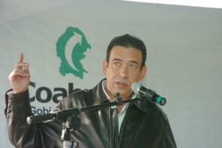 El gobernador de Coahuila, Humberto Moreira, incurrió en una promoción que prohíbe la ley. (Archivo)