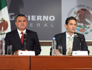 El secretario de Seguridad Pública, Genaro García Luna, y el titular de la Secretaría de Gobernación, Juan Camilo Mouriño anunciaron la captura de Gustavo Herrera Martínez, presunto líder del cártel de Tijuana. (El Universal)