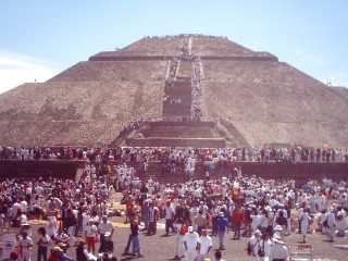 La visita a zonas como Teotihuacan se incrementa en estas fechas. (Archivo) 