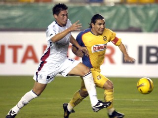 San Martín de Perú, le ganó por 1-0 al América de México anoche y de paso alcanzó el segundo puesto en el Grupo 
5 de la Copa Libertadores, al completarse la cuarta 
fecha. (AP)